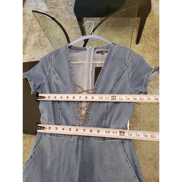 Fashion Nova Denim Jumpsuit Womens Medium Blue Plunging Neck Crisscross Front - Picture 10 of 16
